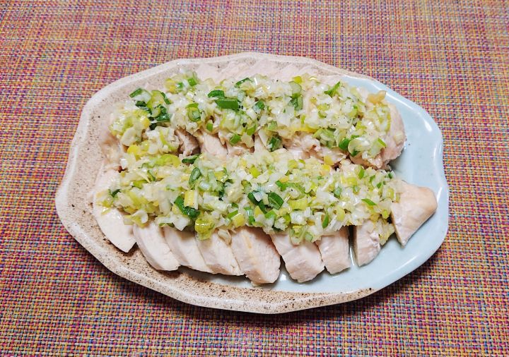 蒸し鶏　ネギダレ