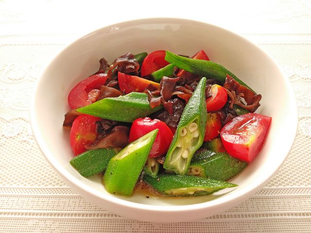トマトとオクラの和え物