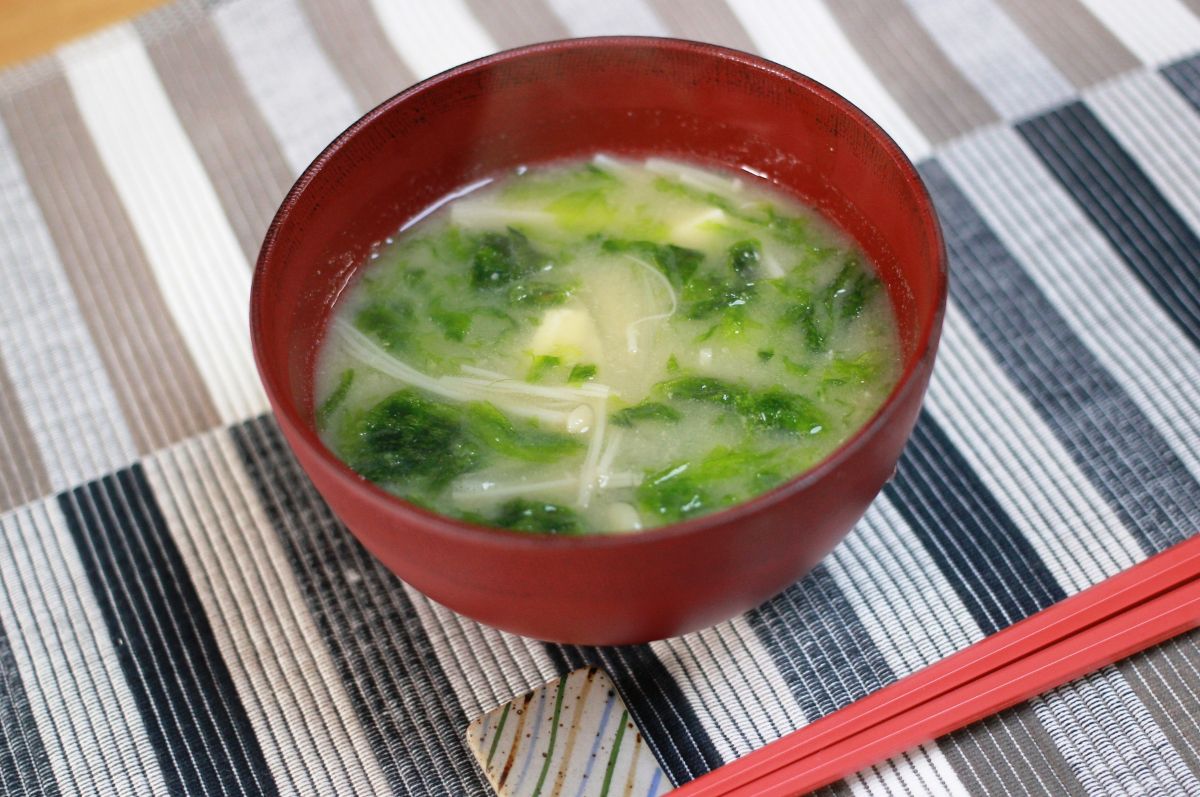 味噌汁に白味噌を使う基本とコツ
