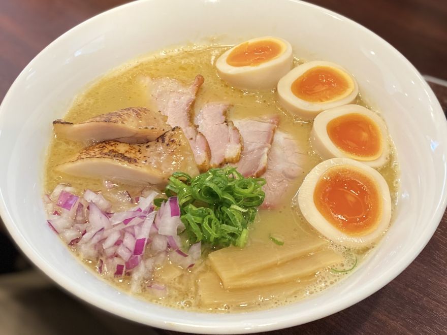 鶏白湯ラーメン